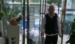 唐河91岁大爷直播被抓